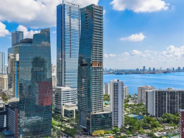 3-bedroom condo for sale in Miami - 1451 Brickell Ave 5101 - MondialRealty