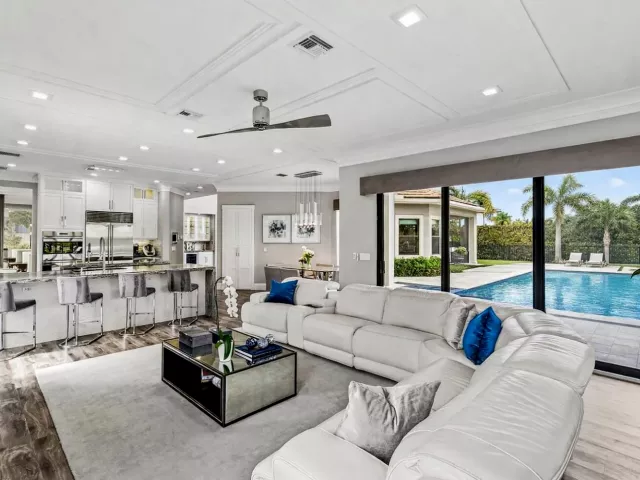 8-bedroom home for sale in Delray Beach - 16722 Cannes Street - MondialRealty