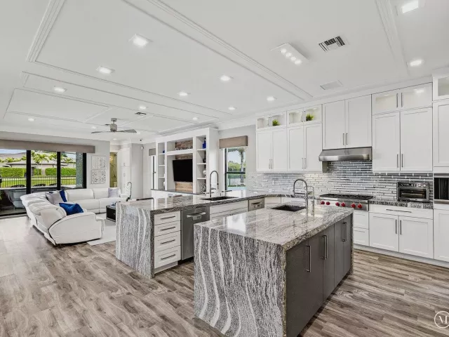 8-bedroom home for sale in Delray Beach - 16722 Cannes Street - MondialRealty