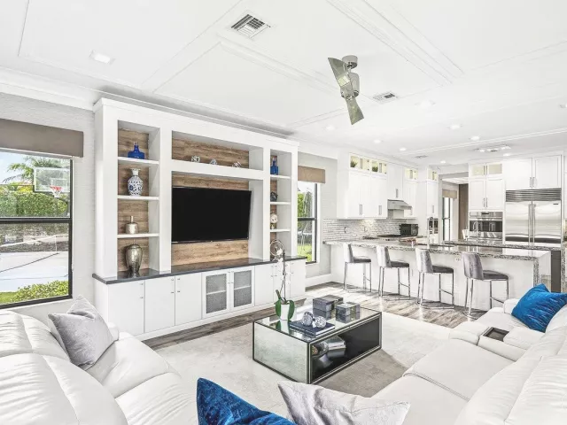 8-bedroom home for sale in Delray Beach - 16722 Cannes Street - MondialRealty