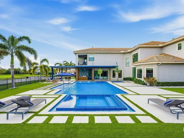 8-bedroom home for sale in Delray Beach - 16722 Cannes Street - MondialRealty