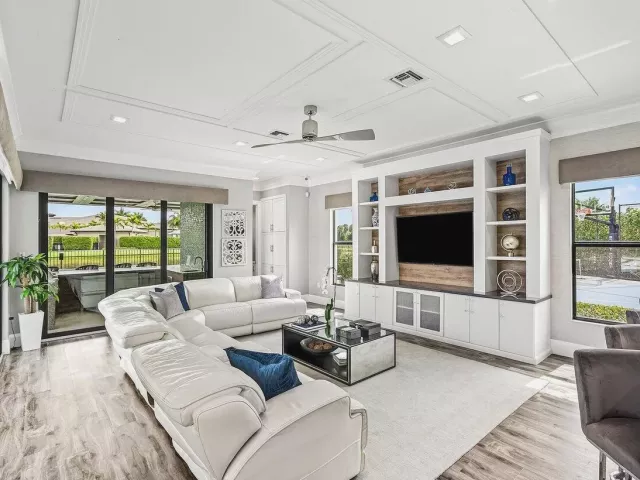 8-bedroom home for sale in Delray Beach - 16722 Cannes Street - MondialRealty