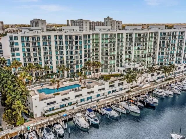 3-bedroom condo for sale in Aventura - 3029 NE 188th St 721 - MondialRealty