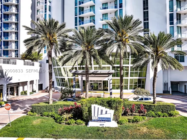 3-bedroom condo for sale in Aventura - 3029 NE 188th St 721 - MondialRealty