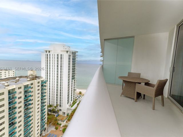 1-bedroom condo for sale in Hollywood - 4111 S Ocean Dr 1710 - MondialRealty