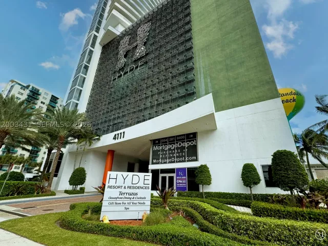 1-bedroom condo for sale in Hollywood - 4111 S Ocean Dr 1710 - MondialRealty