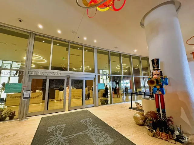 1-bedroom condo for sale in Hollywood - 4111 S Ocean Dr 1710 - MondialRealty