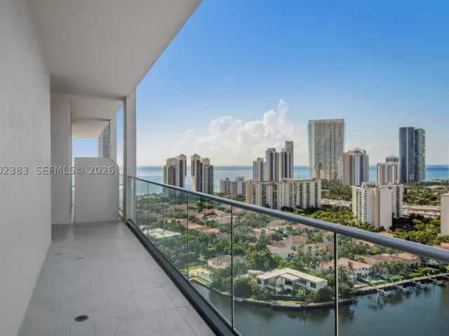 2-bedroom condo for sale in Aventura - 19707 Turnberry Way PH-D - MondialRealty
