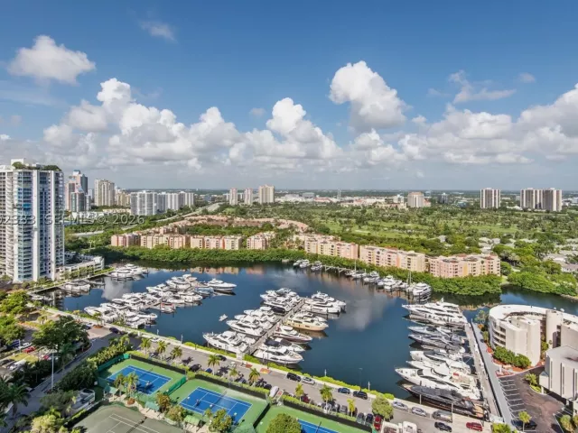 2-bedroom condo for sale in Aventura - 19707 Turnberry Way PH-D - MondialRealty