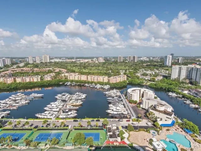 2-bedroom condo for sale in Aventura - 19707 Turnberry Way PH-D - MondialRealty