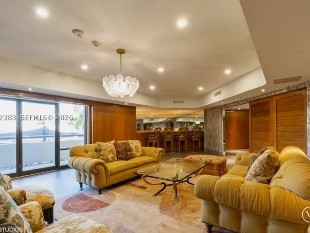 2-bedroom condo for sale in Aventura - 19707 Turnberry Way PH-D - MondialRealty