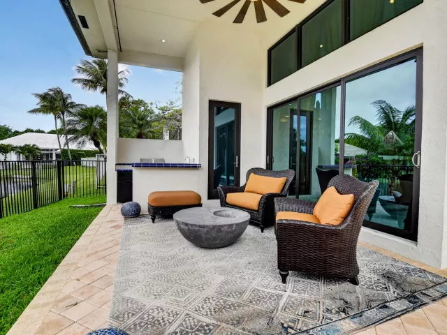 5-bedroom home for sale in Boca Raton - 19220 Fox Landing Drive - MondialRealty