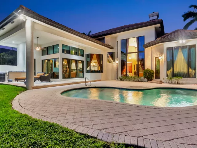 5-bedroom home for sale in Boca Raton - 19220 Fox Landing Drive - MondialRealty