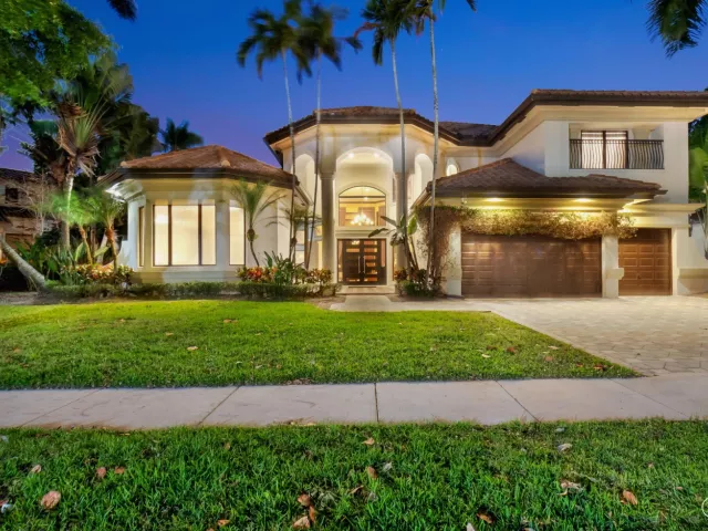 5-bedroom home for sale in Boca Raton - 19220 Fox Landing Drive - MondialRealty