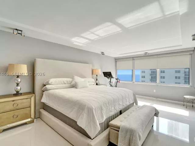 2-bedroom condo for sale in Hollywood - 2751 S Ocean Dr 908S - MondialRealty