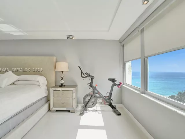 2-bedroom condo for sale in Hollywood - 2751 S Ocean Dr 908S - MondialRealty