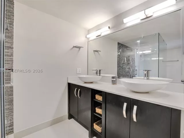 2-bedroom condo for sale in Hollywood - 2751 S Ocean Dr 908S - MondialRealty