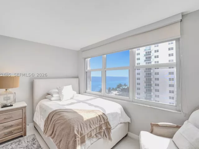 2-bedroom condo for sale in Hollywood - 2751 S Ocean Dr 908S - MondialRealty