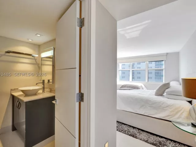 2-bedroom condo for sale in Hollywood - 2751 S Ocean Dr 908S - MondialRealty