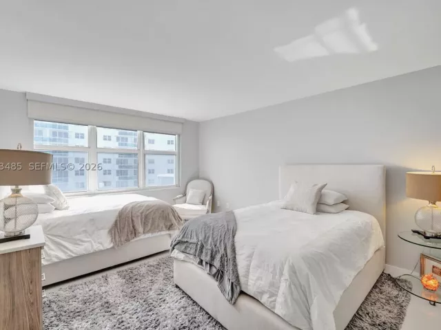 2-bedroom condo for sale in Hollywood - 2751 S Ocean Dr 908S - MondialRealty