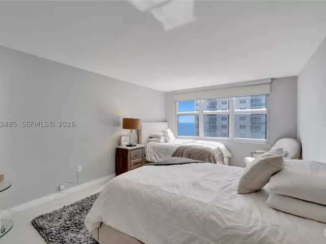 2-bedroom condo for sale in Hollywood - 2751 S Ocean Dr 908S - MondialRealty