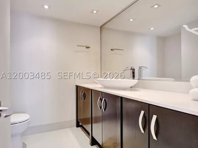 2-bedroom condo for sale in Hollywood - 2751 S Ocean Dr 908S - MondialRealty