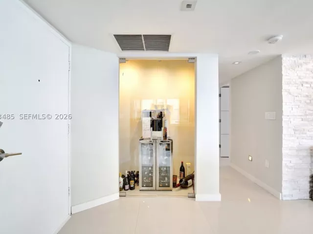 2-bedroom condo for sale in Hollywood - 2751 S Ocean Dr 908S - MondialRealty