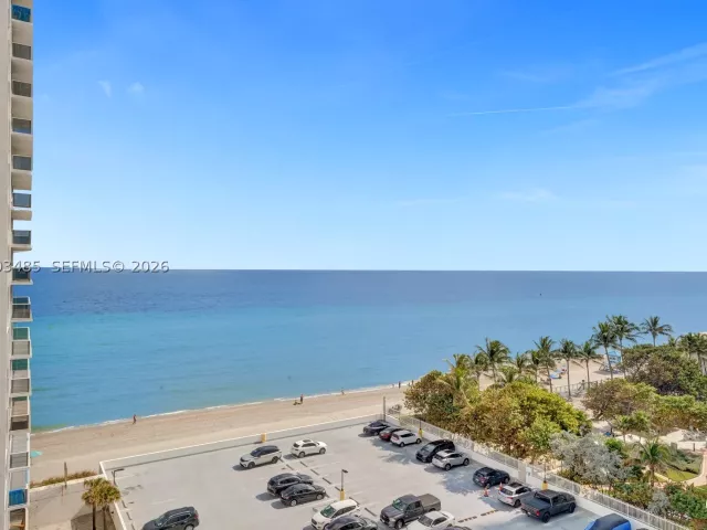 2-bedroom condo for sale in Hollywood - 2751 S Ocean Dr 908S - MondialRealty