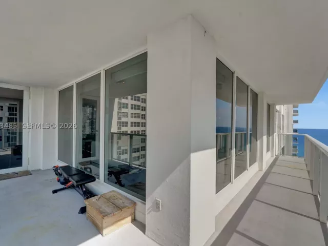 2-bedroom condo for sale in Hollywood - 2751 S Ocean Dr 908S - MondialRealty
