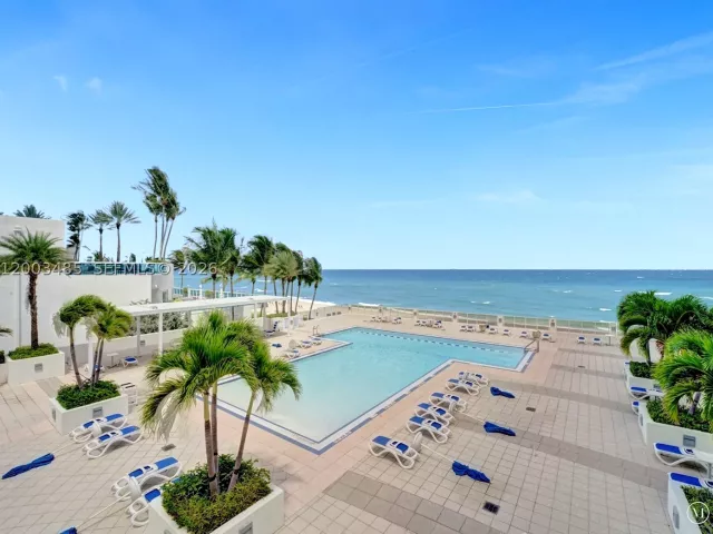 2-bedroom condo for sale in Hollywood - 2751 S Ocean Dr 908S - MondialRealty