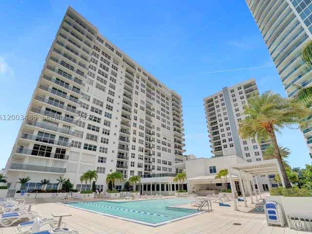 2-bedroom condo for sale in Hollywood - 2751 S Ocean Dr 908S - MondialRealty