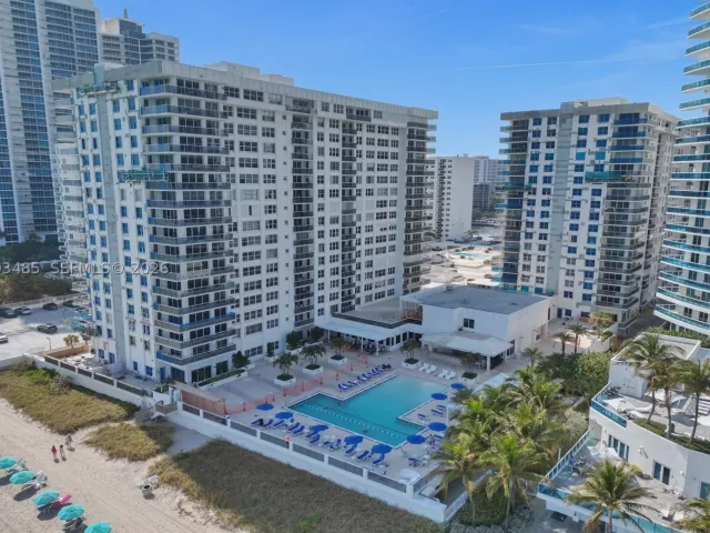 2-bedroom condo for sale in Hollywood - 2751 S Ocean Dr 908S - MondialRealty