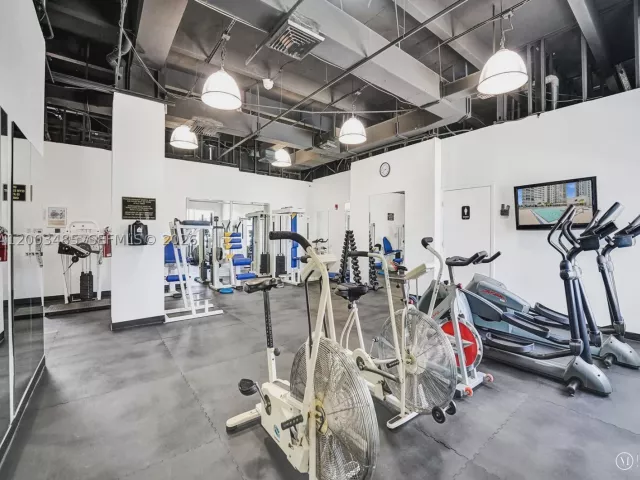 2-bedroom condo for sale in Hollywood - 2751 S Ocean Dr 908S - MondialRealty