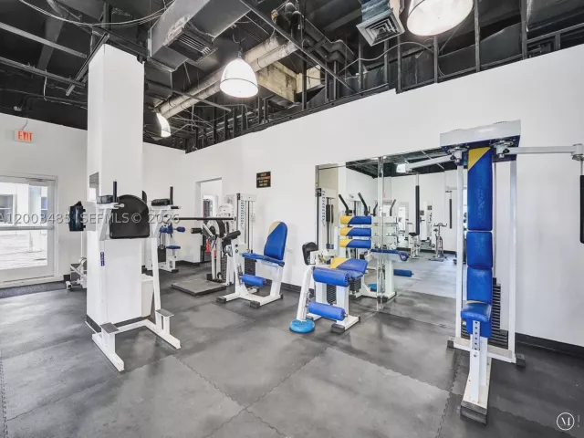 2-bedroom condo for sale in Hollywood - 2751 S Ocean Dr 908S - MondialRealty