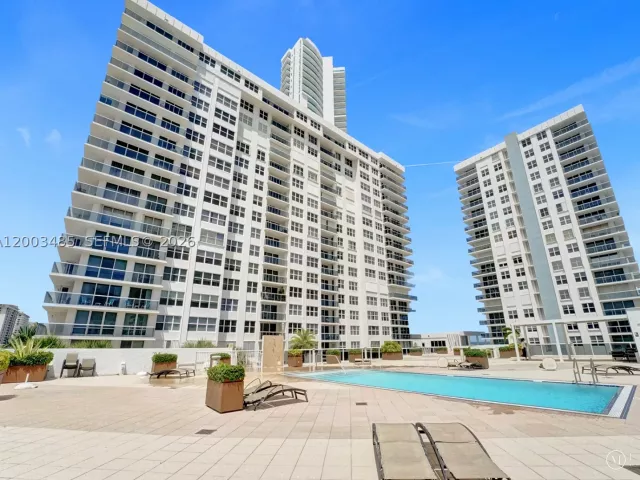 2-bedroom condo for sale in Hollywood - 2751 S Ocean Dr 908S - MondialRealty