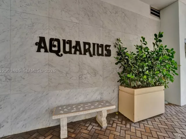 2-bedroom condo for sale in Hollywood - 2751 S Ocean Dr 908S - MondialRealty