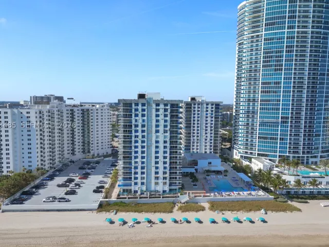 2-bedroom condo for sale in Hollywood - 2751 S Ocean Dr 908S - MondialRealty