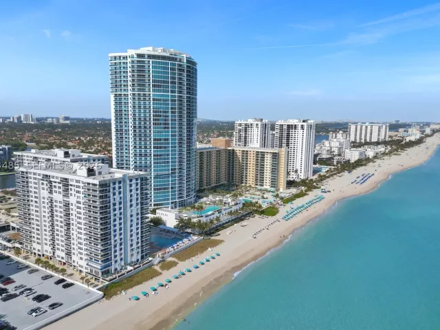 2-bedroom condo for sale in Hollywood - 2751 S Ocean Dr 908S - MondialRealty