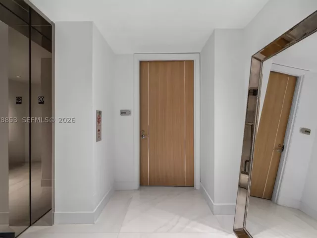 4-bedroom condo for sale in Sunny Isles Beach - 15701 Collins Ave 2005 - MondialRealty