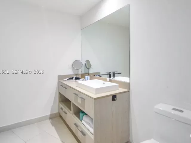 1-bedroom condo for sale in Hollywood - 4111 S Ocean Dr 2207 - MondialRealty