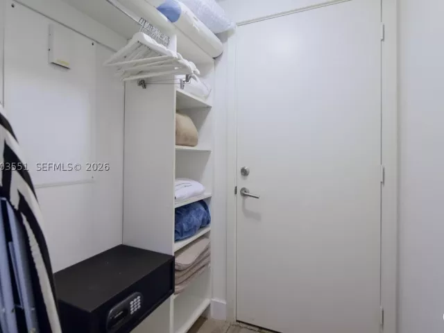 1-bedroom condo for sale in Hollywood - 4111 S Ocean Dr 2207 - MondialRealty