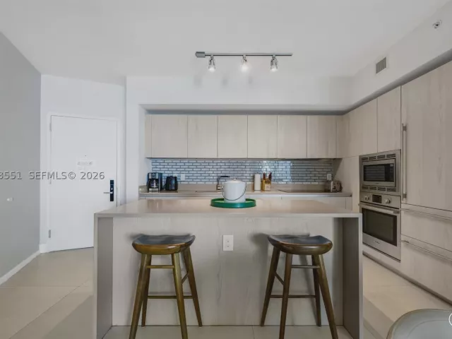 1-bedroom condo for sale in Hollywood - 4111 S Ocean Dr 2207 - MondialRealty
