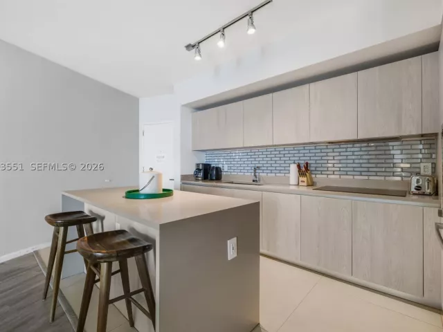 1-bedroom condo for sale in Hollywood - 4111 S Ocean Dr 2207 - MondialRealty