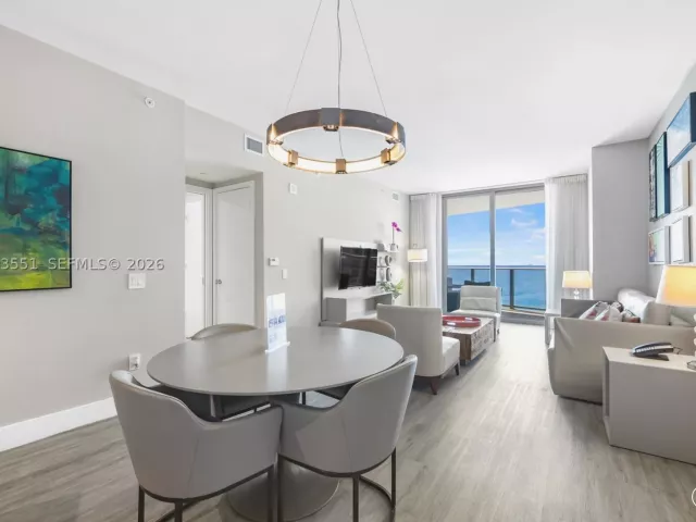 1-bedroom condo for sale in Hollywood - 4111 S Ocean Dr 2207 - MondialRealty
