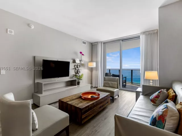 1-bedroom condo for sale in Hollywood - 4111 S Ocean Dr 2207 - MondialRealty