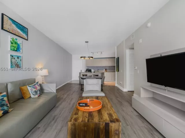 1-bedroom condo for sale in Hollywood - 4111 S Ocean Dr 2207 - MondialRealty