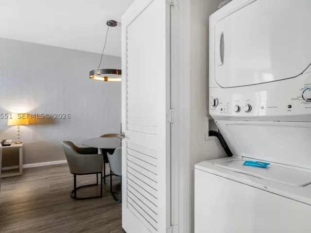 1-bedroom condo for sale in Hollywood - 4111 S Ocean Dr 2207 - MondialRealty
