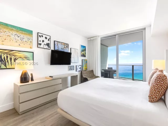 1-bedroom condo for sale in Hollywood - 4111 S Ocean Dr 2207 - MondialRealty