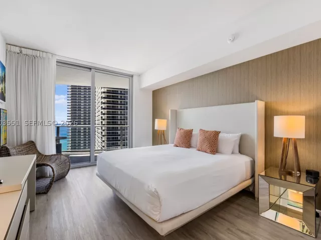 1-bedroom condo for sale in Hollywood - 4111 S Ocean Dr 2207 - MondialRealty