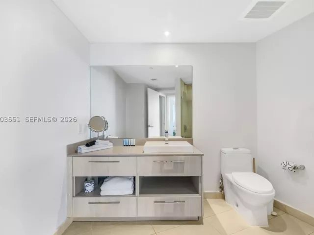 1-bedroom condo for sale in Hollywood - 4111 S Ocean Dr 2207 - MondialRealty